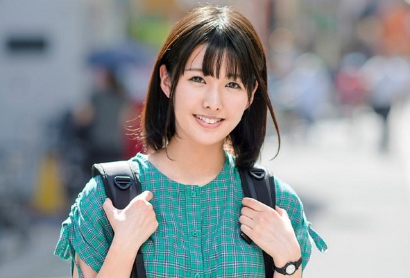 19歳のAV女優・小泉ひなたインタビュー「オタクで変人な自分を認めたくて」