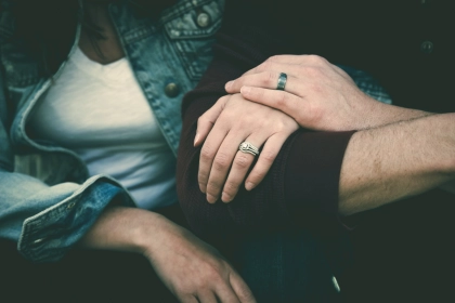バツイチの女性は不倫に走りやすいって本当？心理的要素を解説