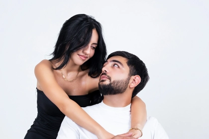 なぜ今、恋愛で受け身の男女が増えている？「攻める側」が圧倒的に有利な理由とは